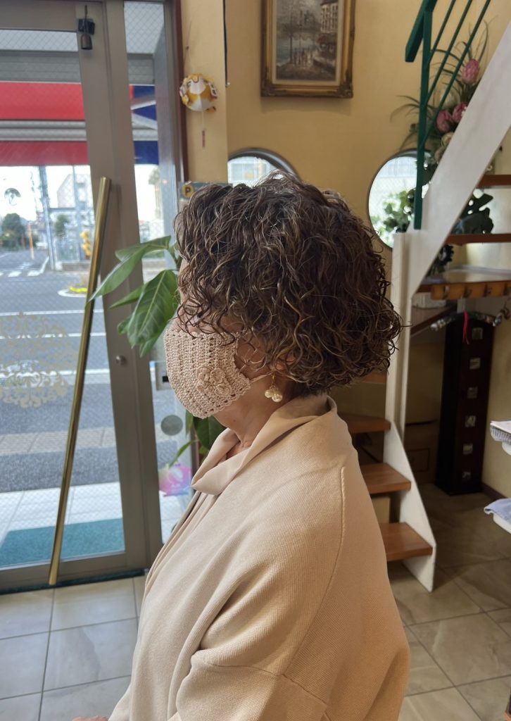 松山市 40代 50代 60代 ミセス向けカールボブツイストスパイラルパーマ｜大人女性のためのふんわりボリュームヘア｜BLUEMOSQ TOKYO 美容室