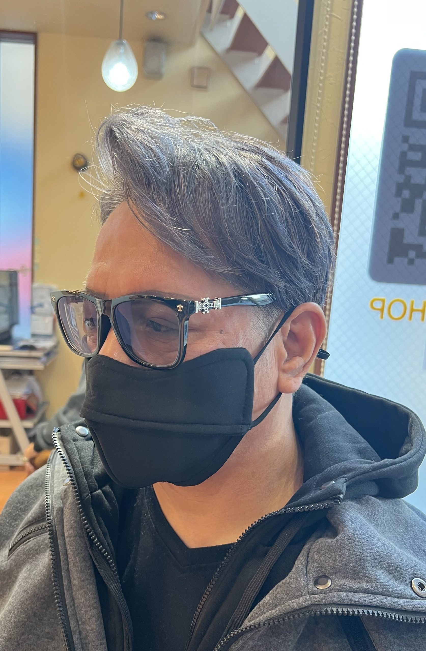 松山市 メンズ シルバーアッシュ 白髪ぼかし 大人メンズヘア 美容室”