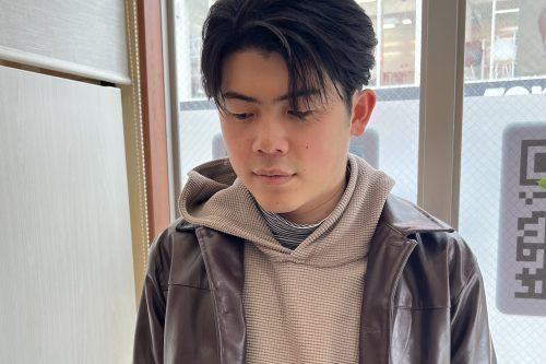 松山市の美容室で施術した曲がる縮毛矯正。自然な丸みのあるストレートヘア