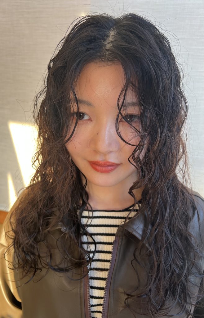 韓国風スパイラルパーマ ロングパーマ 韓国ヘア ウェーブヘア ロングヘア パーマスタイル 松山美容室 愛媛美容室