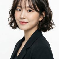 松山市の美容室で施術した韓国風ボブパーマ。柔らかいカールと自然な動きで扱いやすい大人可愛いスタイル。