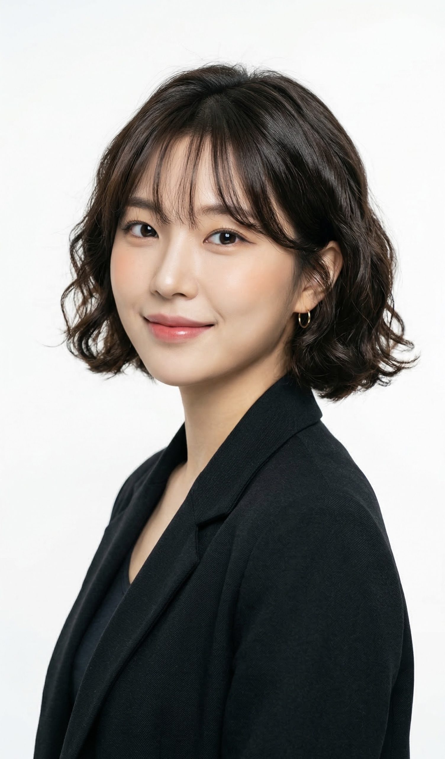 松山市の美容室で施術した韓国風ボブパーマ。柔らかいカールと自然な動きで扱いやすい大人可愛いスタイル。