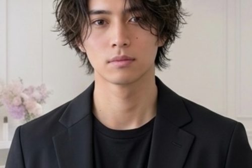 「柔らかい動きのある韓国風メンズパーマ。自然な毛流れでセットしやすいスタイル」